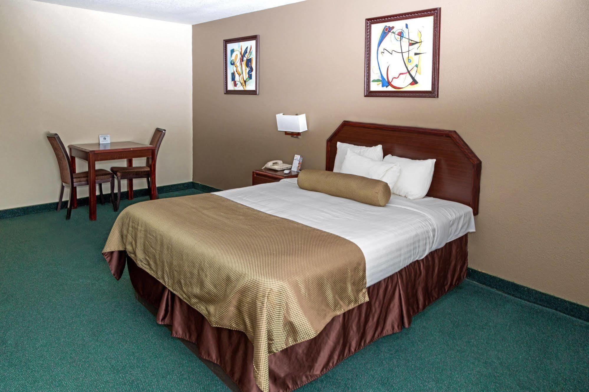 Super 8 By Wyndham Somerset Luaran gambar