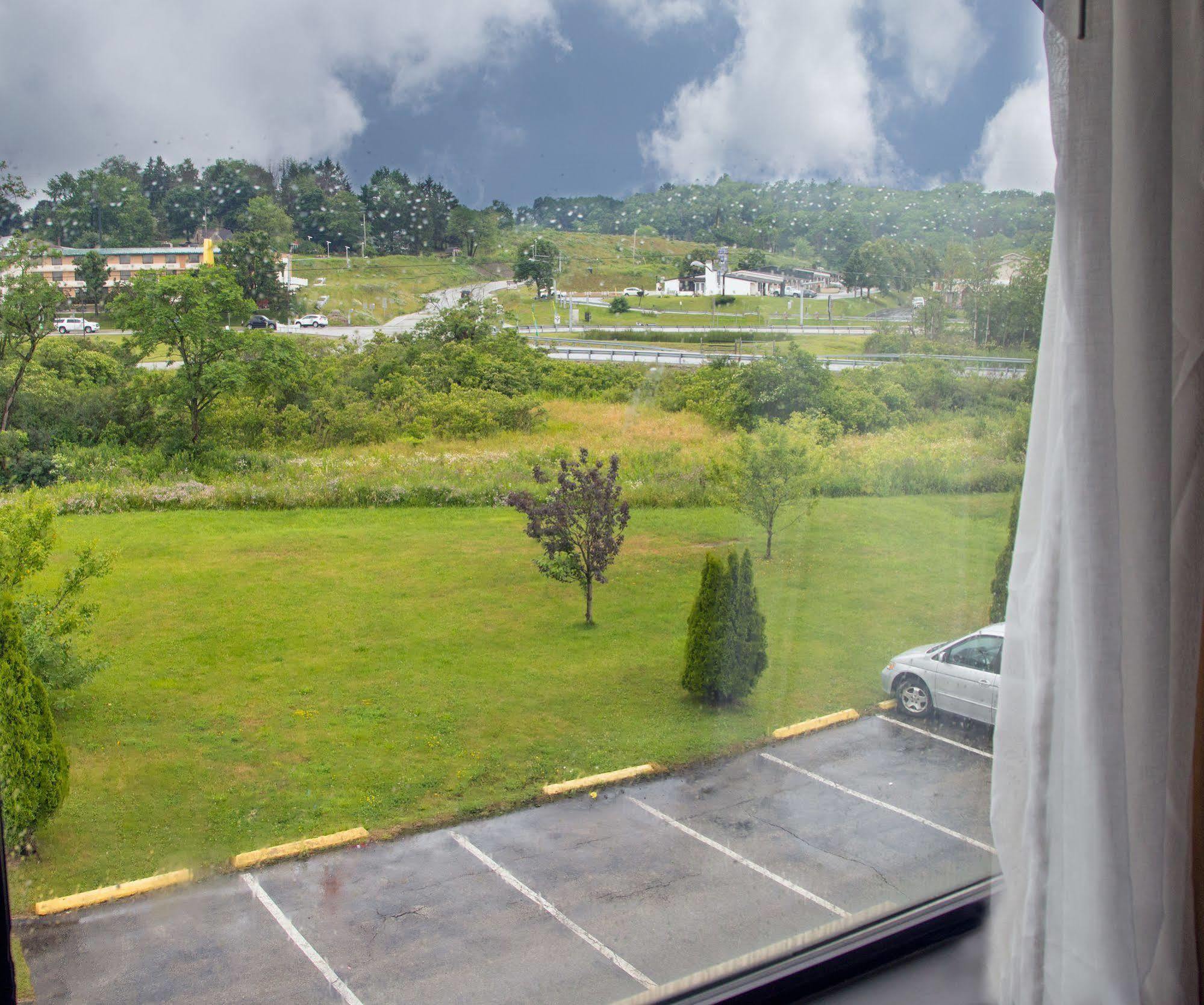 Super 8 By Wyndham Somerset Luaran gambar